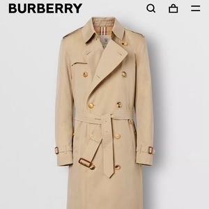 Unmistakable Burberry Trench Coat‼️